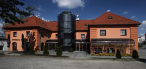 Zámecký Hotel Zlatý Orel, Hranice I-Město